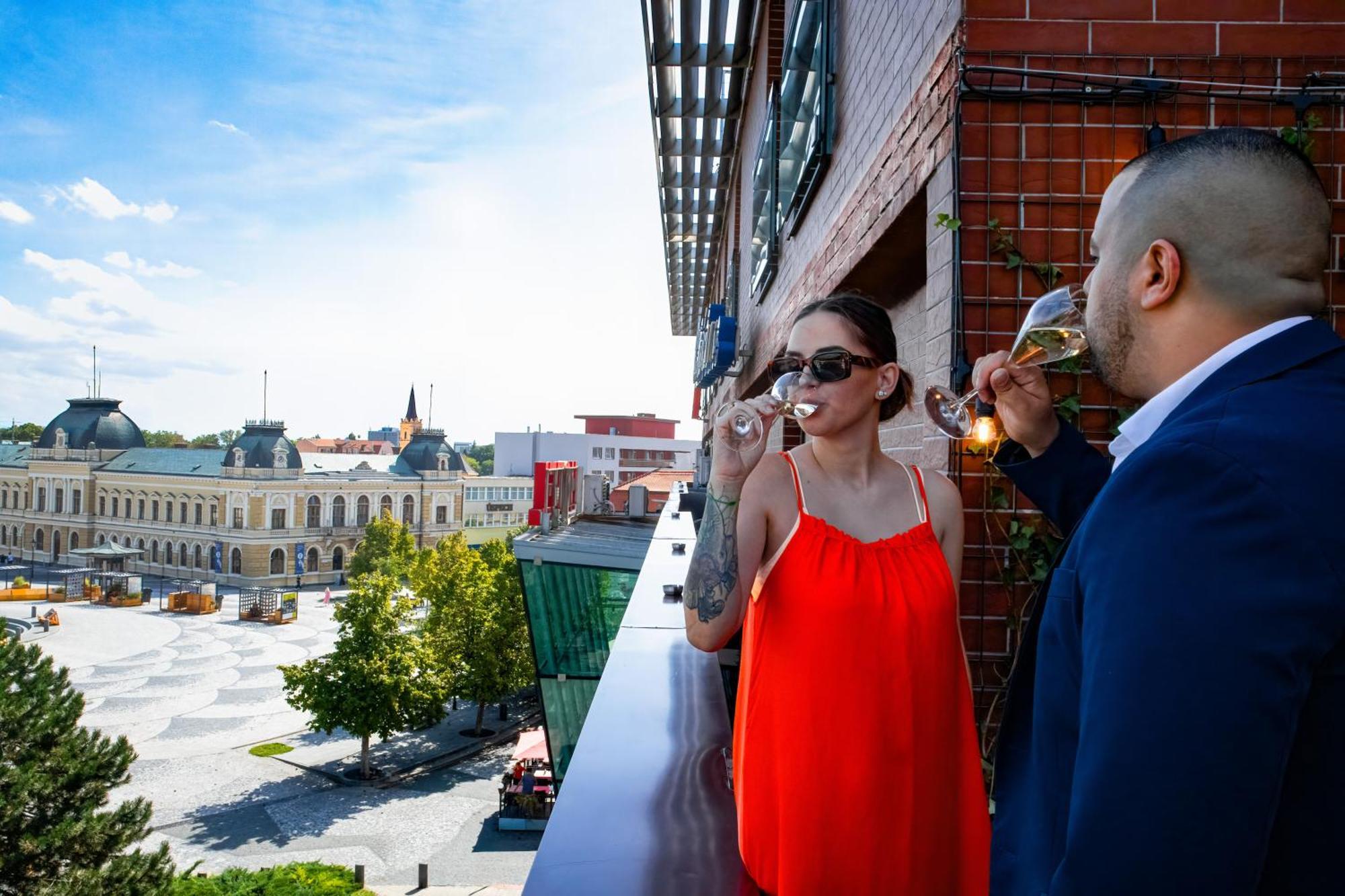 Hotel Centrum With Free Parking Nitra Exterior photo