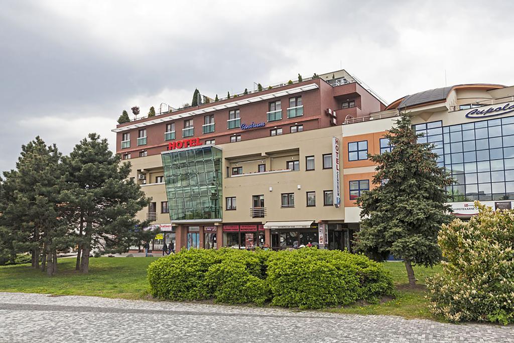 Hotel Centrum With Free Parking Nitra Exterior photo